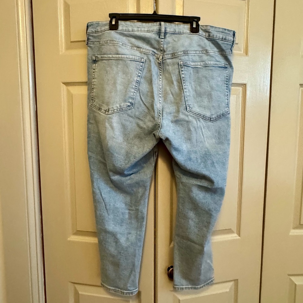 Old Navy O.G. Straight Hi-Rise Distressed Plus Size Jeans - Picture 5 of 6